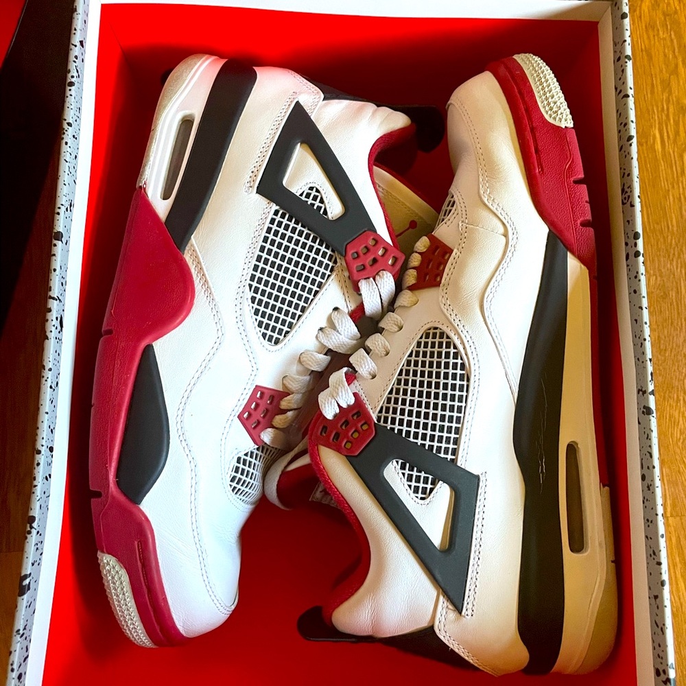 Air Jordan 4 - Fire Red